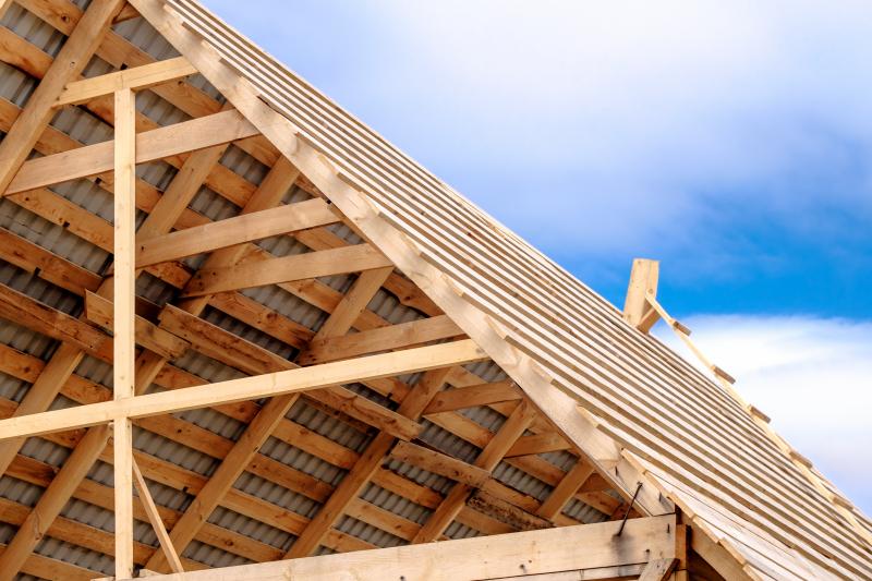 Pose de charpente en bois, quels avantages pour votre habitation ?