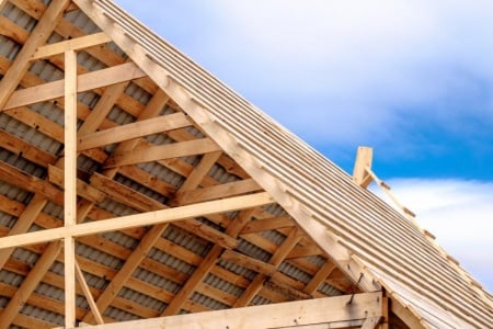 Pose de charpente en bois, quels avantages pour votre habitation ?